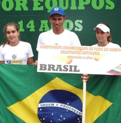 Eder com Julia Gomide, ex-tenista rio-pretense, e Luisa Stefani