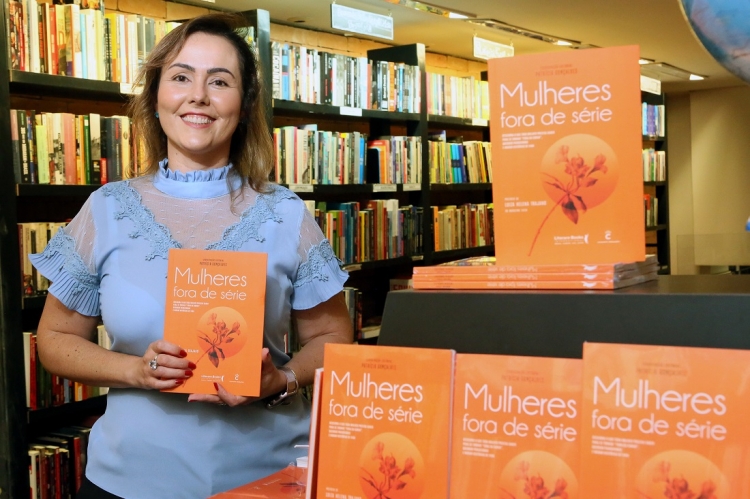 Regiane Martins é coautora do livro Mulheres Fora de Série 