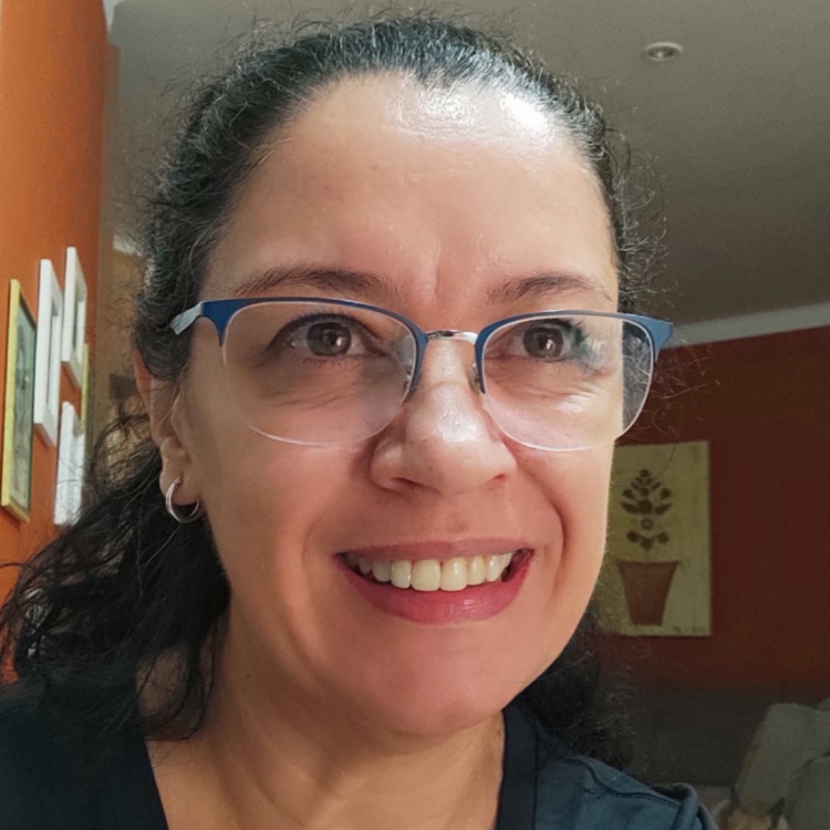 Eliane Gonçalves de Freitas é bióloga e docente da UNESP de São José do Rio Preto. Integrante do grupo Mulheres na Política, do grupo Com Ciência do IBILCE e do Conselho Municipal dos Direitos da Mulher de São José do Rio Preto