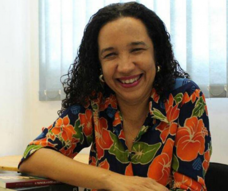 Professora da UNESP em São José do Rio Preto, membra do Coletivo Mulheres na Politica, Conselheira do Conselho Afro e coordenadora do NUPE - Nucleo Negro de Pesquisa e Extensão da UNESP e do Projeto Mulheres no Plural.