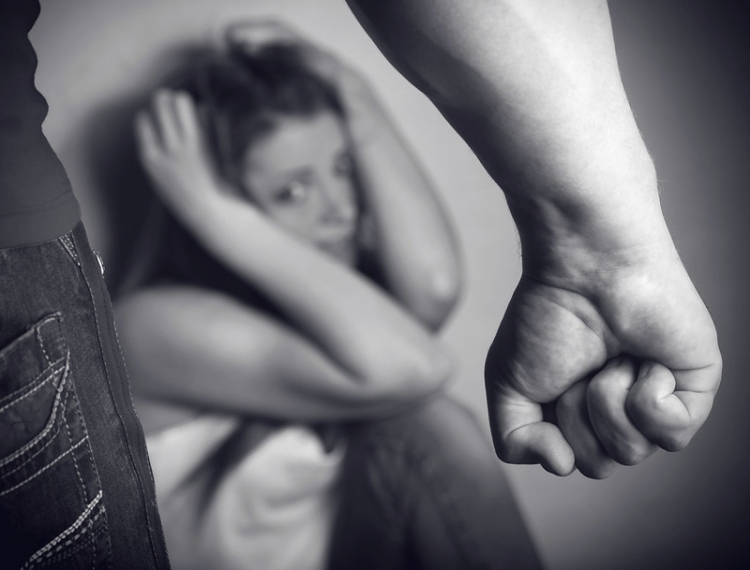 a central de atendimento registrou 31.398 denúncias e 169.676 violações envolvendo a violência doméstica contra as mulheres