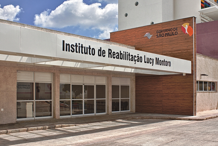 Inaugurado no município em 2011, o Lucy Montoro atende pacientes das regiões de Rio Preto e de Araçatuba que são encaminhados pelas unidades de saúde.