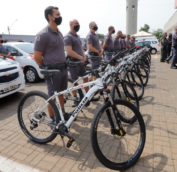 PMs recebem bicicletas equipadas