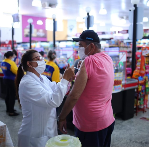 Vacinação em supermercado de Mirassol