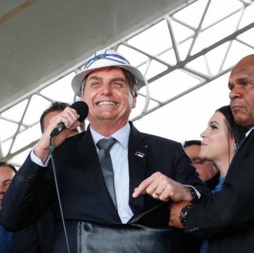 Bolsonaro, com chapéu de vaqueiro, nesta terça