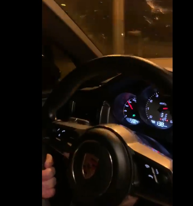 Vídeo gravado por passageiro mostra veículo em alta velocidade