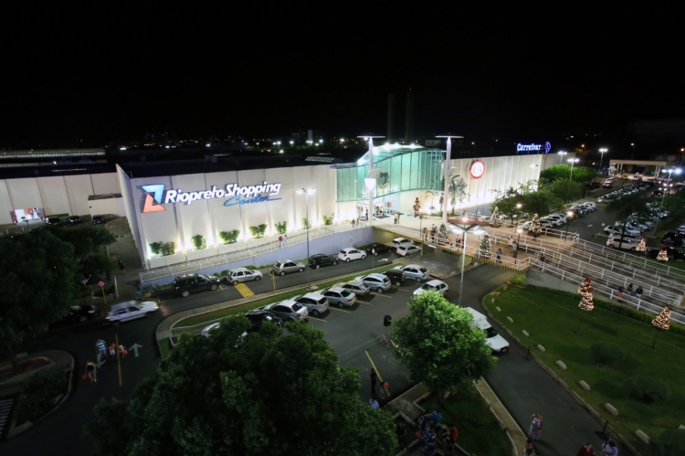 Riopreto Shopping recebe clientes a partir das 15 horas