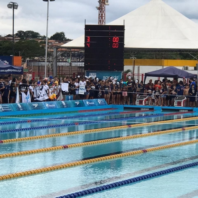A Super Copa São Paulo de natação está sendo realizada na Associação Esportiva Mocoquense, em Mooca. O torneio começou na sexta-feira e termina no domingo.
