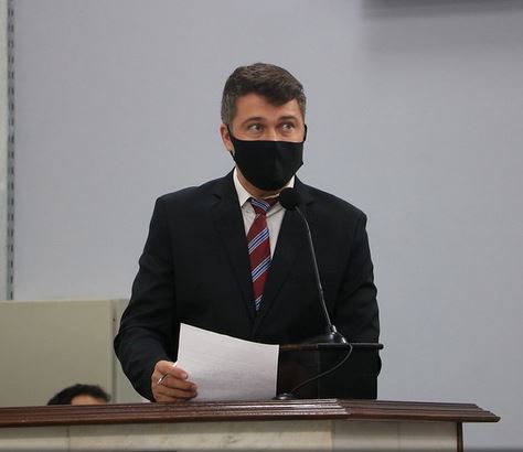 O vereador Robson Ricci durante discurso na Câmara de Rio Preto 