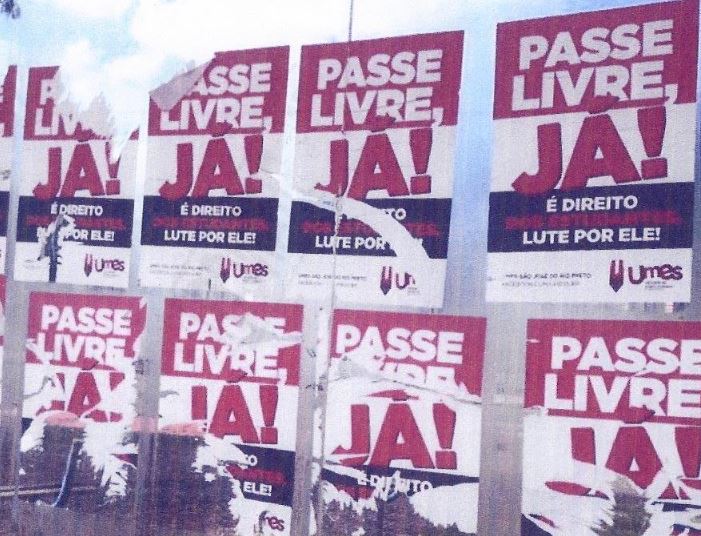Movimento colou cartazes em locais públicos e prefeitura cobra multa na Justiça