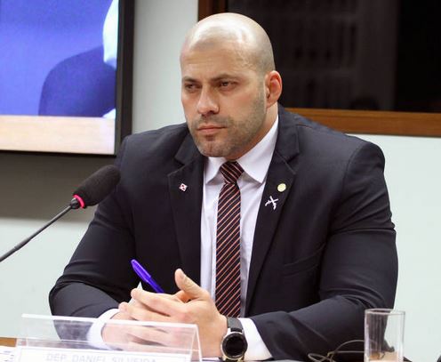 Ao votar, Moraes disse que Daniel Silveira já é investigado no inquérito dos atos antidemocráticos e que diversas vezes já ofendeu ministros do Supremo