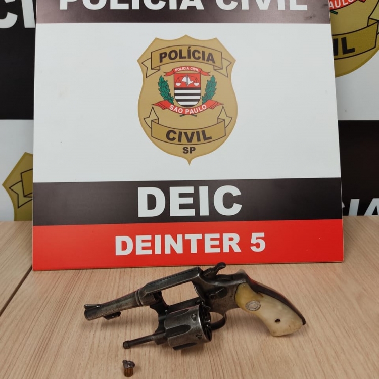 Agentes da DEIC apreenderam arma e o carro utilizados pelo autor-confessor da tentativa de homicídio.
