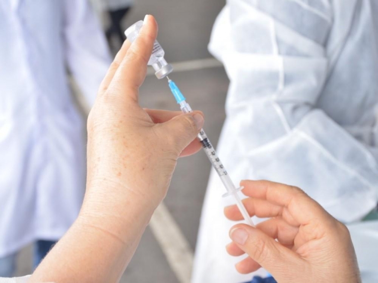 Vacinação foi passo fundamental para redução de casos 