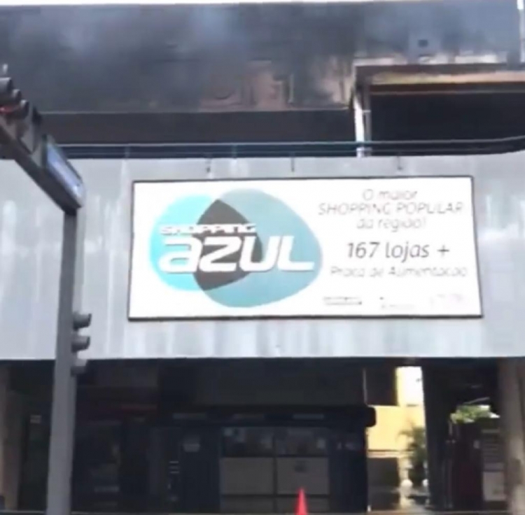 Fachada do Shopping Azul após incêndio 