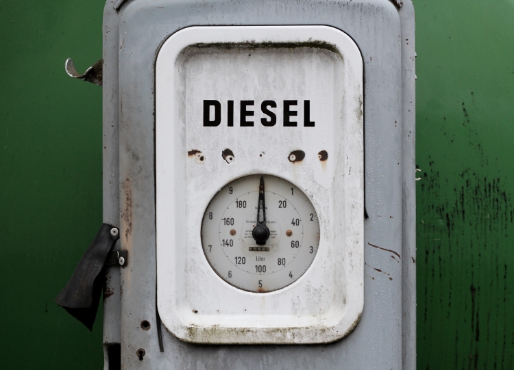 A escalada do preço do óleo diesel espalha uma série de reflexos em setores diversos da economia brasileira