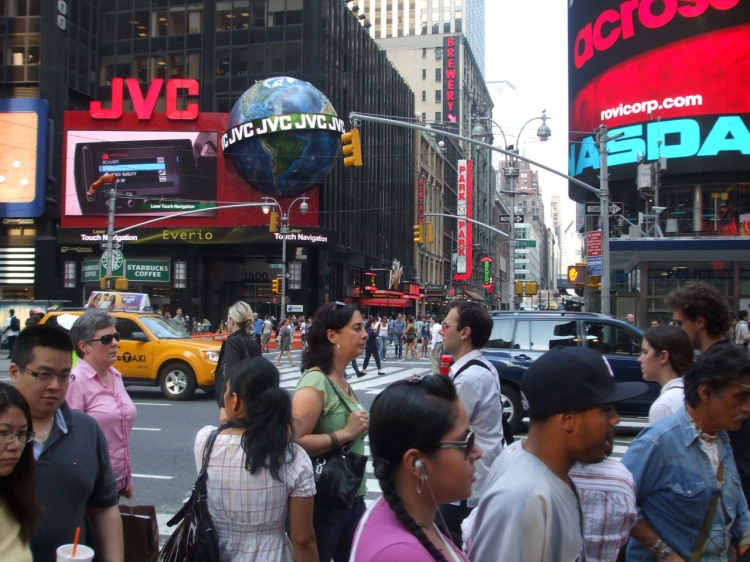 Pessoas na Times Square em Nova York