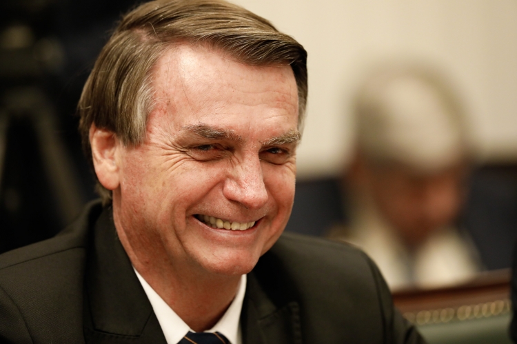 O governo Jair Bolsonaro (PL) quer antecipar o cronograma de pagamento do Auxílio Brasil de R$ 600 para a primeira quinzena de agosto e iniciar no dia 9