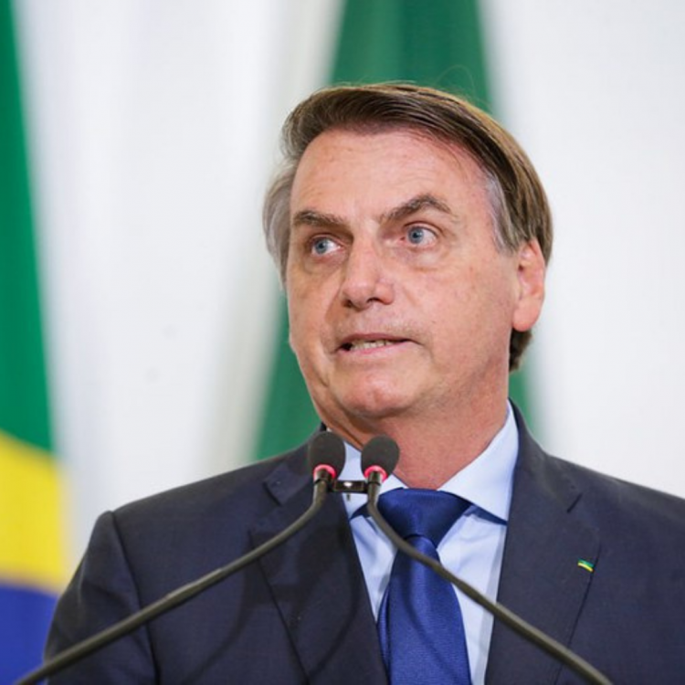 O presidente Jair Bolsonaro (PL) sancionou nesta quarta-feira (18) medida provisória que garante de forma permanente o valor mínimo de R$ 400 para famílias beneficiárias do Auxílio Brasil.