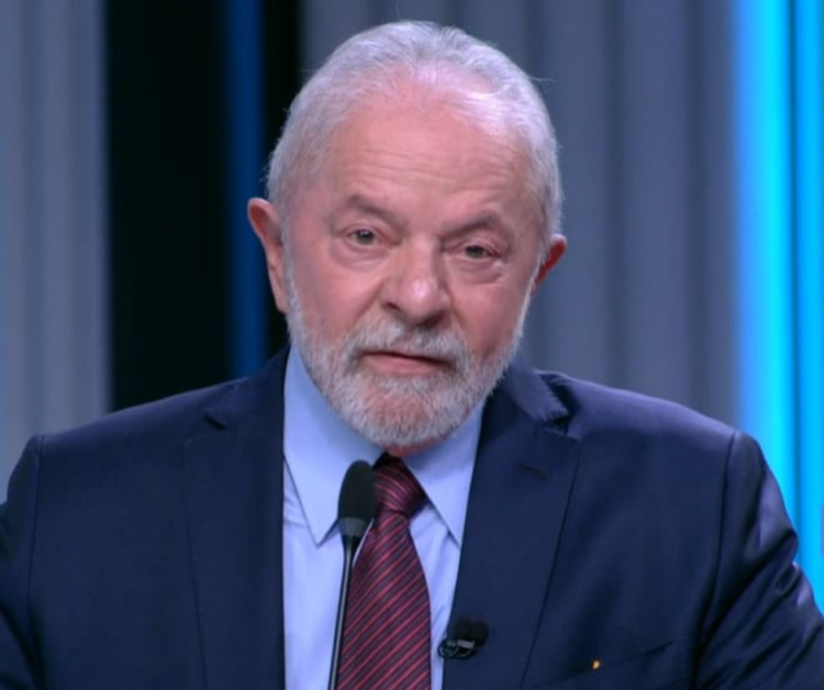 Em pouco menos de seis meses de mandato, a aprovaÃ§Ã£o do governo Lula (PT) estÃ¡ em 37%, e a reprovaÃ§Ã£o, em 27%, em ritmo de estabilidade. Outros 32% consideram a administraÃ§Ã£o do petista regular, e 4% nÃ£o souberam ou nÃ£o quiseram responder