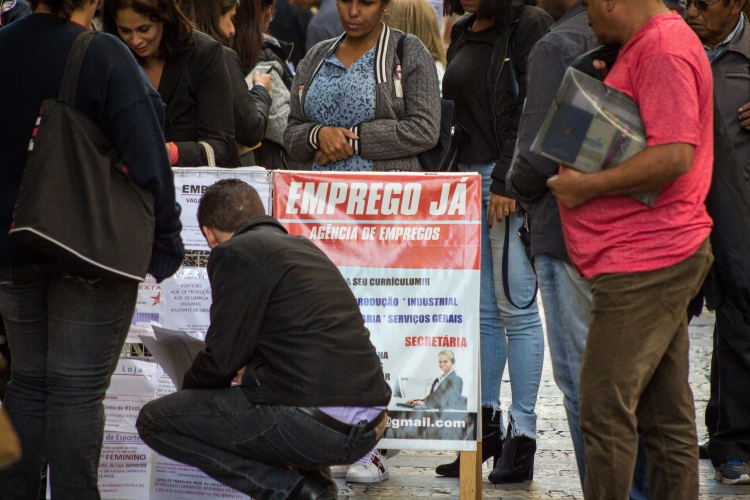 A taxa de desemprego no Brasil é a quarta maior dentre uma lista das 44 principais economias do mundo