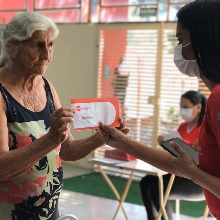 Para evitar aglomeração, Instituto As Valquírias entrega cestas básicas digitais para moradores de comunidades em Rio Preto 