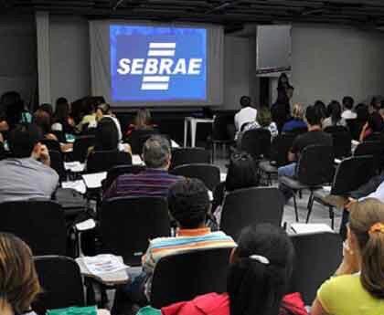 Empreendedores em cursos de rotina realizados pelo Sebrae