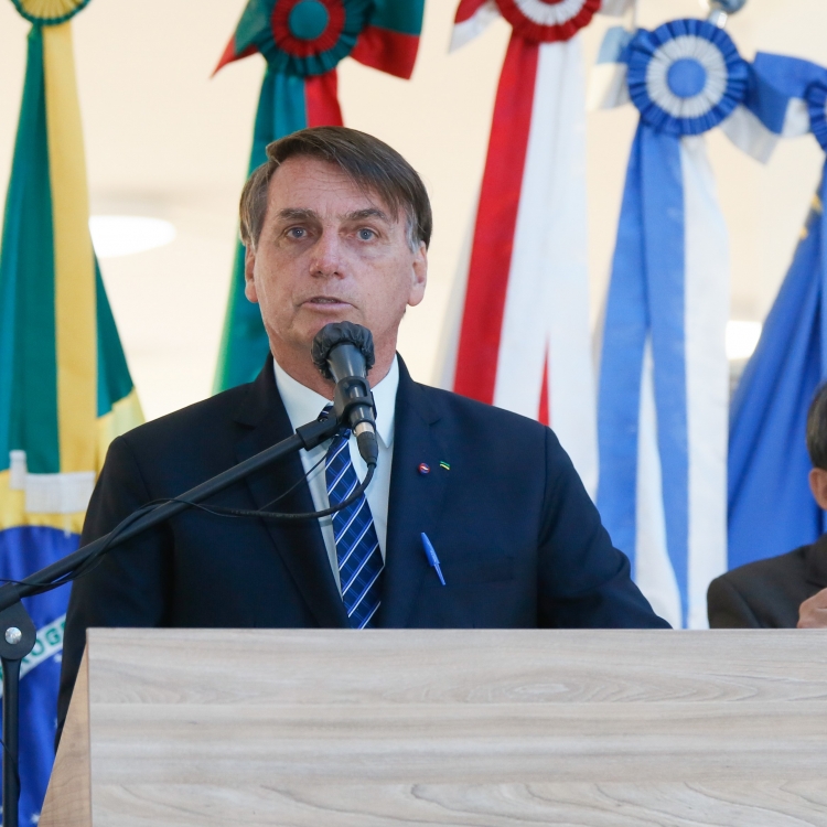 Bolsonaro se articula para conquistar novos grupos rumo as eleições de 2022.